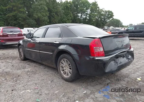 2010 Chrysler 300 Touring/Signature Series/Executive Series z USA, uszkodzony, nr VIN 2C3CA5CV7AH168007